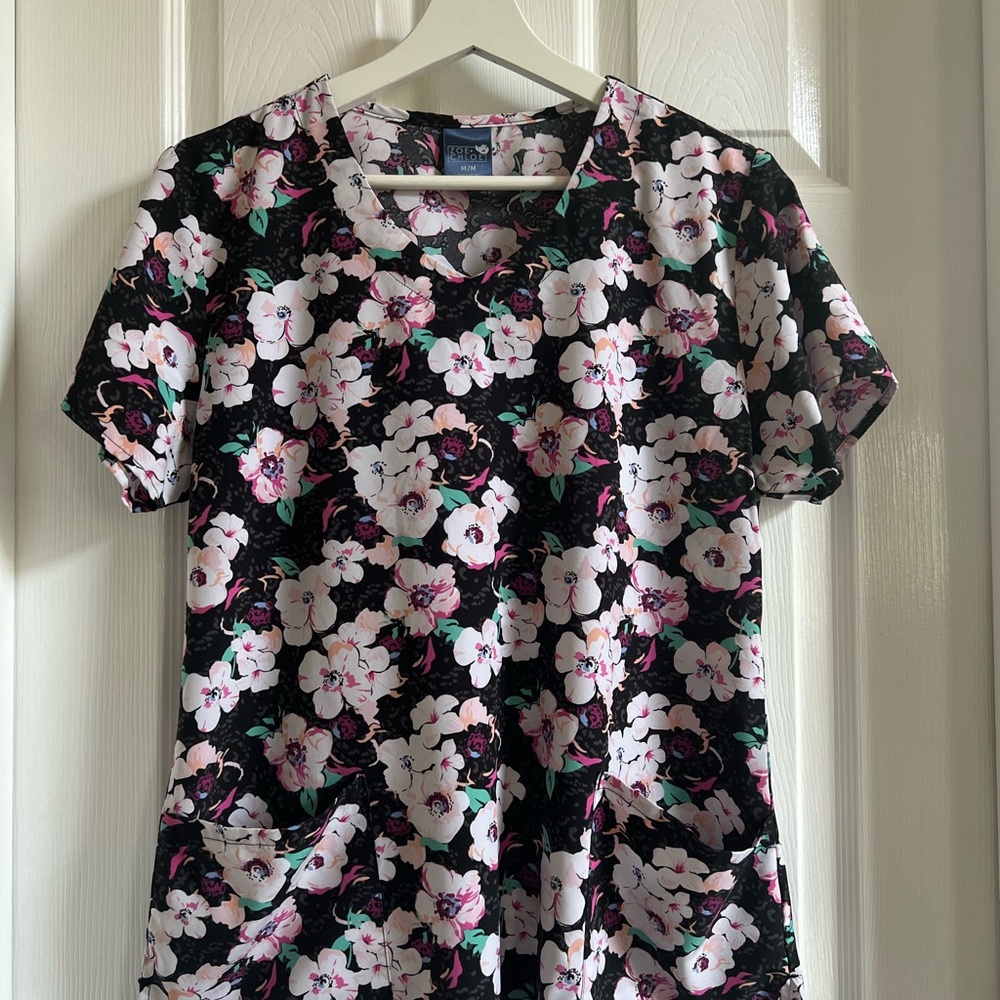 Zoe+Chloe Floral Black and Pink Scrub Top